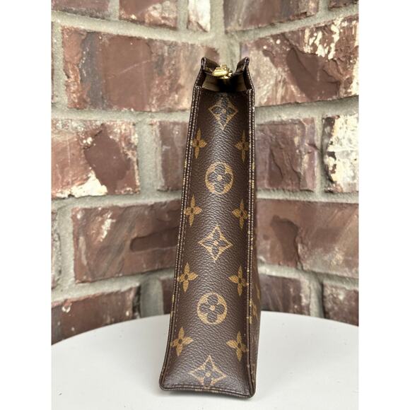 Louis Vuitton Toiletry Pouch NM Monogram Canvas 26.  39046 - Picture 4 of 15